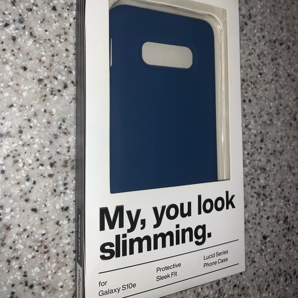 Brand New❕Blue Ondigo Galaxy S10e Phone Case, still in packaging Make an offer✅